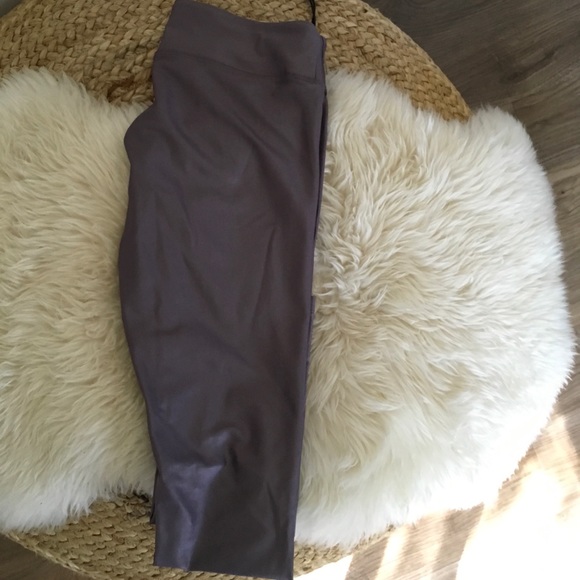 Moral Lustrous Leggings - Picture 5 of 5